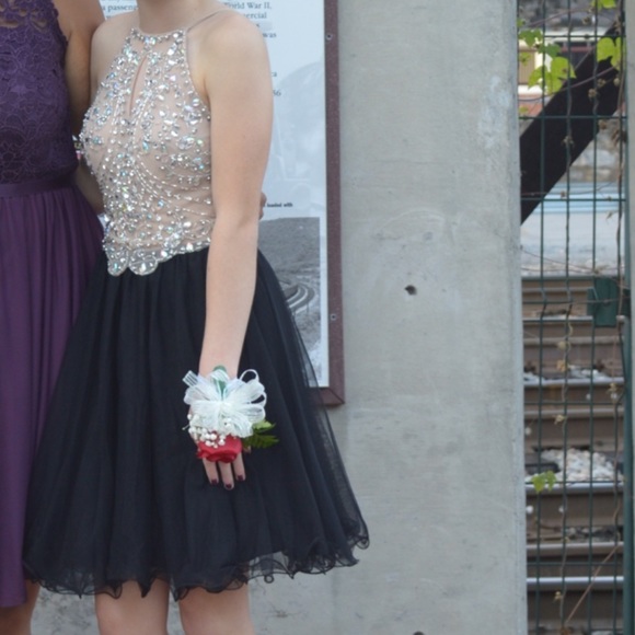 Black and Nude Formal Dress - Picture 3 of 6